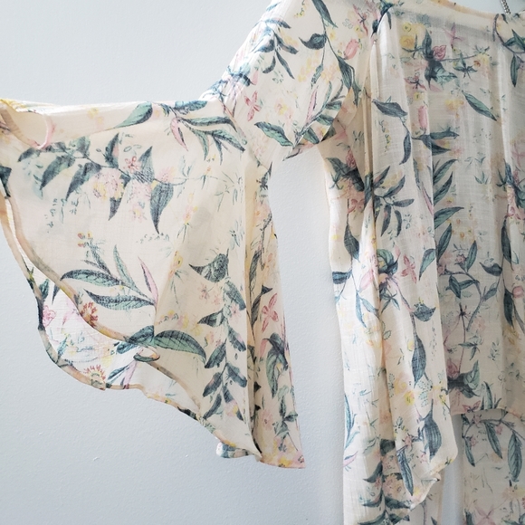 Beautiful  summer top. - Picture 2 of 5